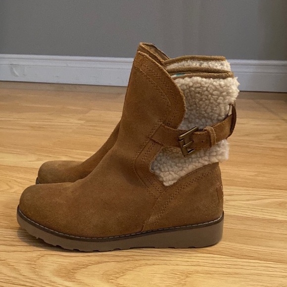 UGG Fall/spring tan suede boots for girls size 2 - Picture 5 of 8